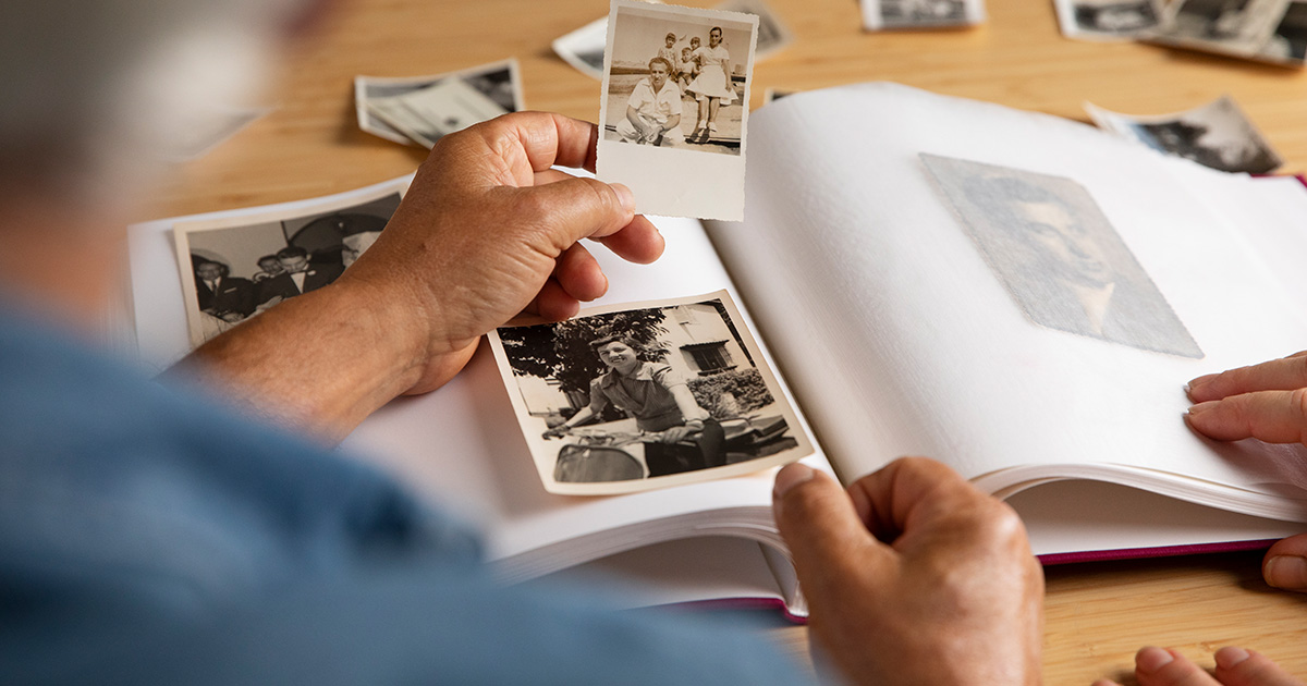 A minute of presence becomes a memory of love.